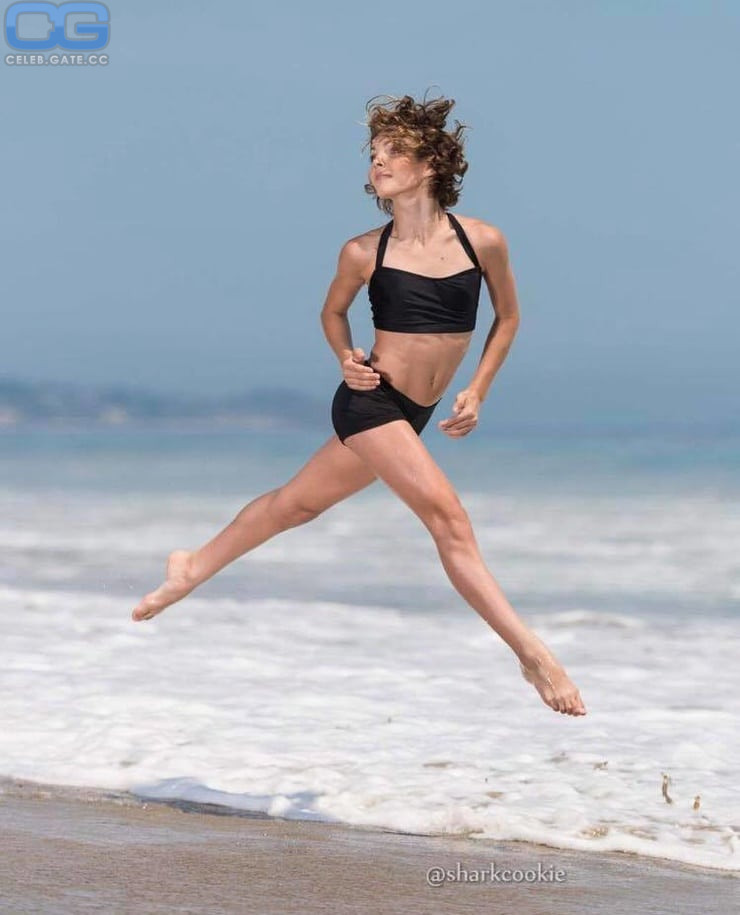 Camren Bicondova body