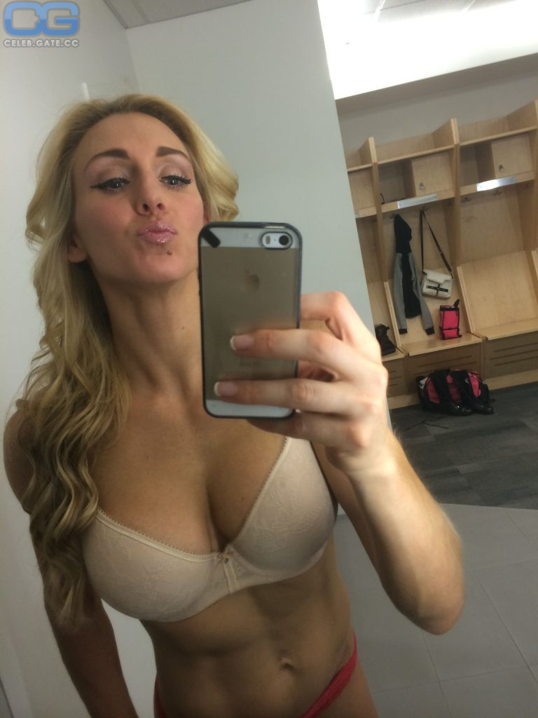 Charlotte Flair body