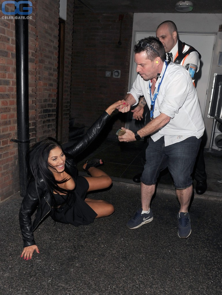 Chloe Ferry paparazzi