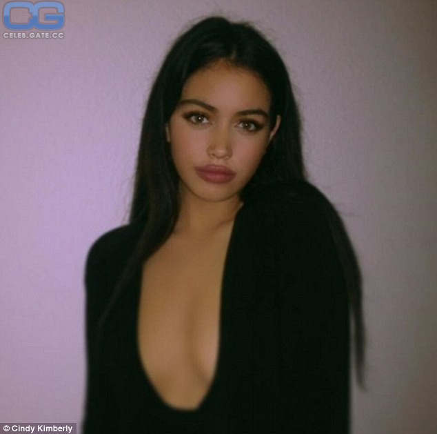 Cindy Kimberly cleavage