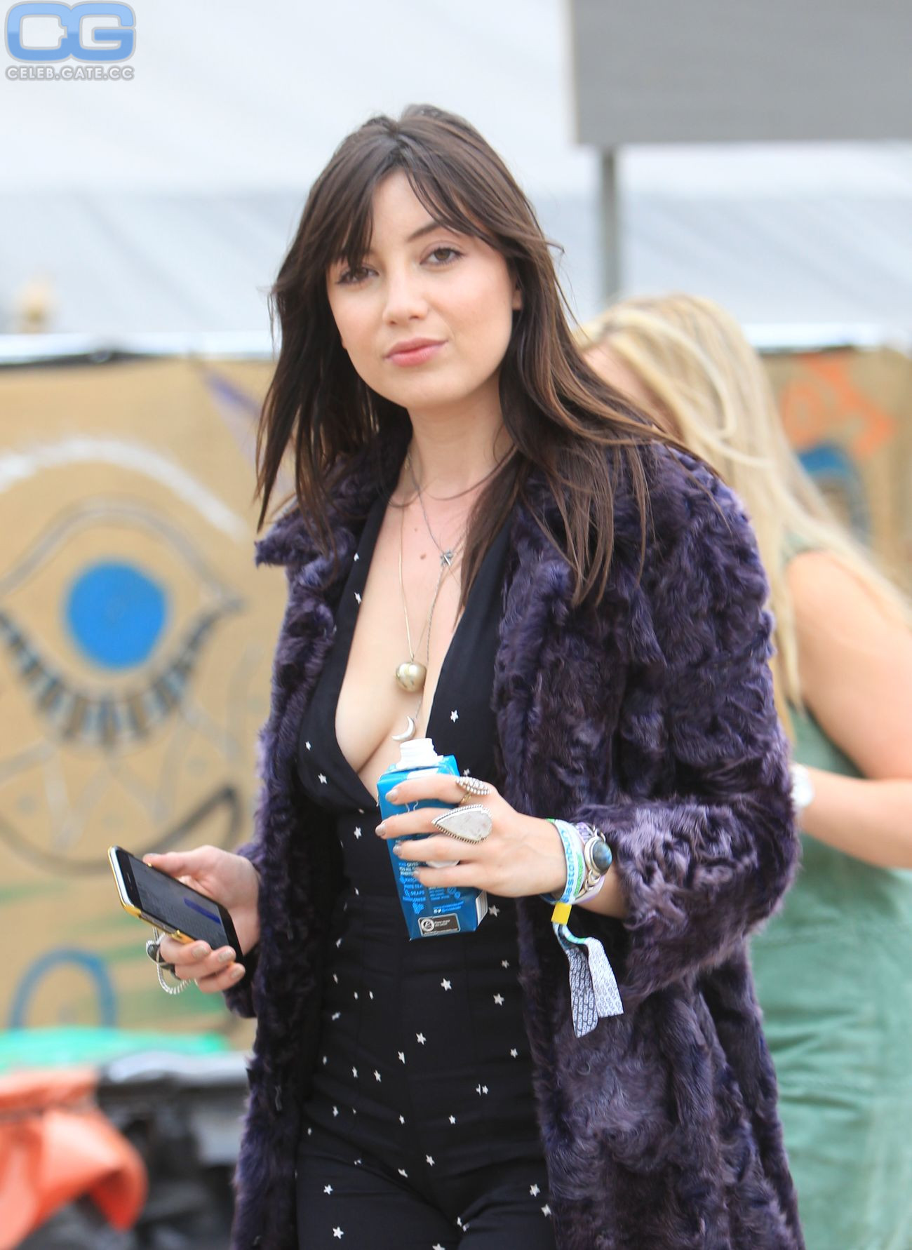 Daisy Lowe Cleavage