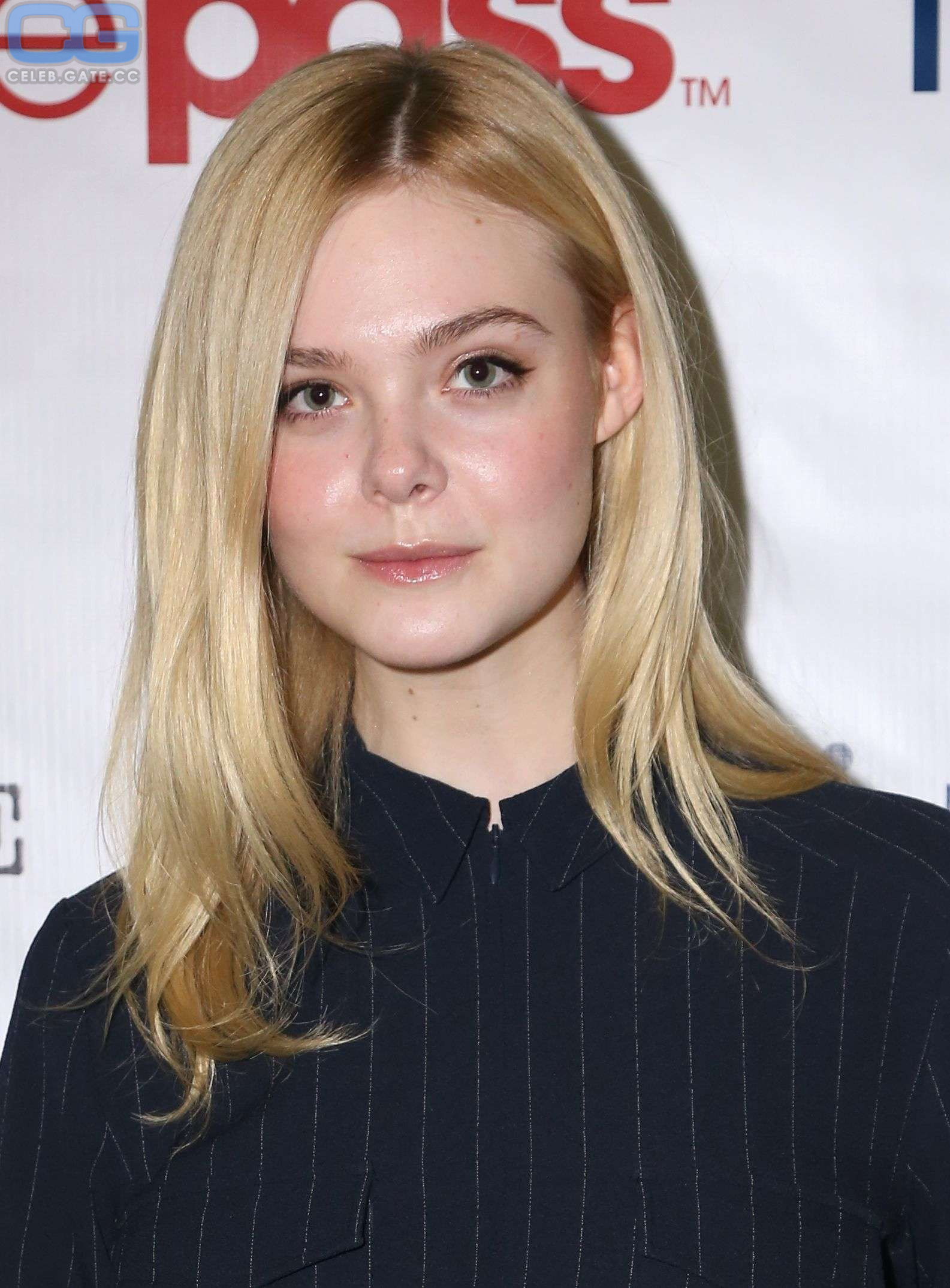 Elle Fanning face