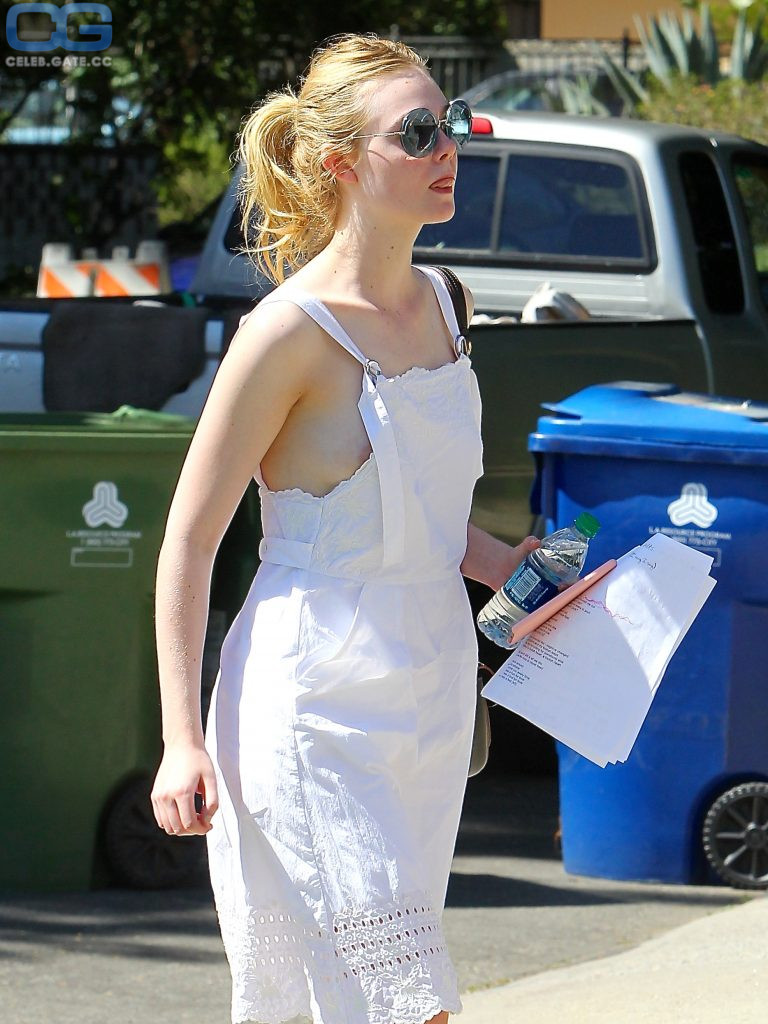 Elle Fanning nipple slip