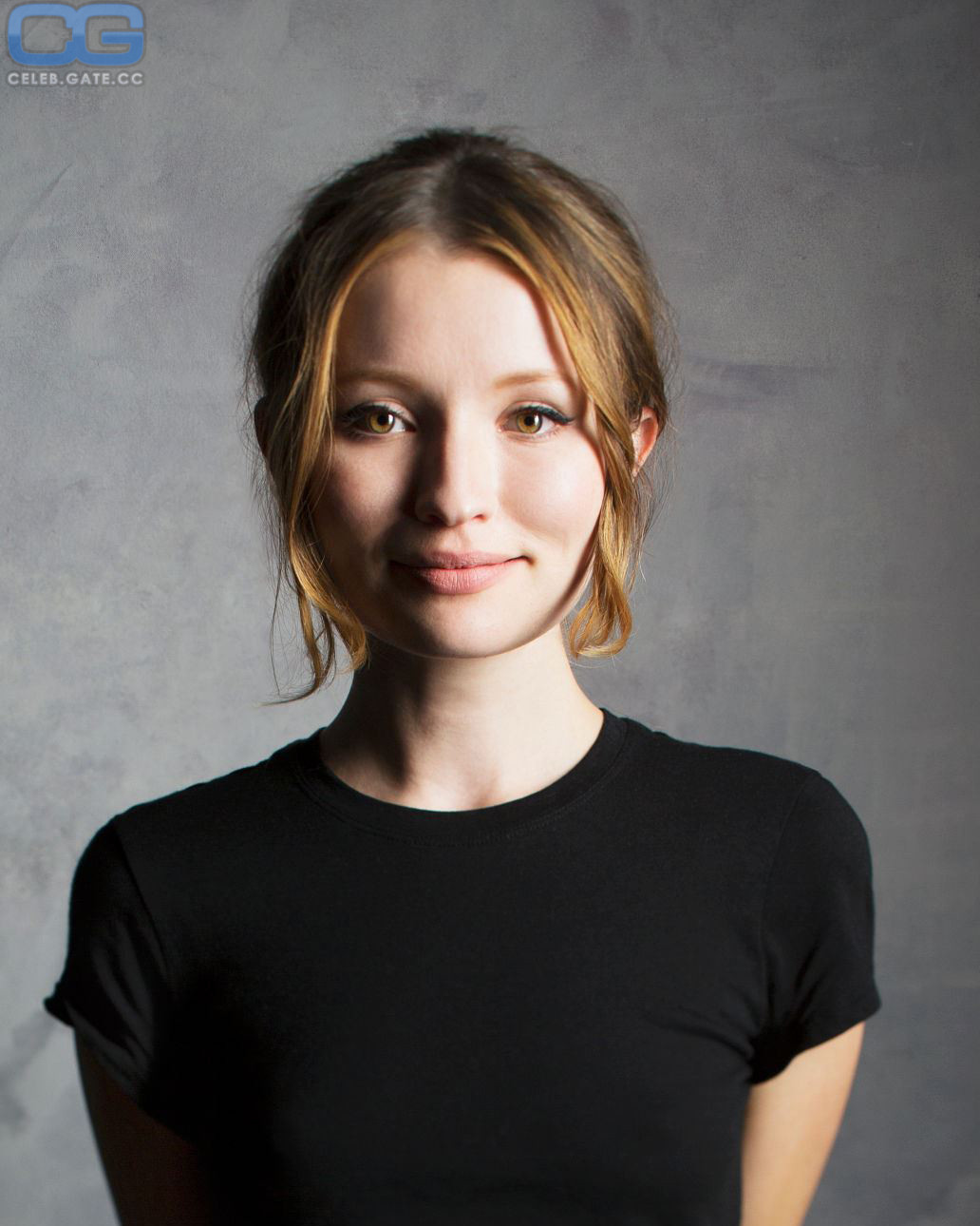 Emily Browning hot