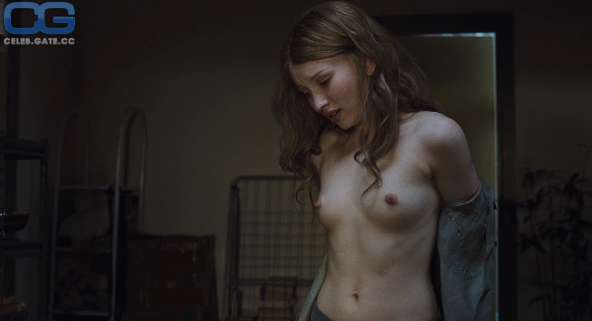 Emily Browning nackt szene