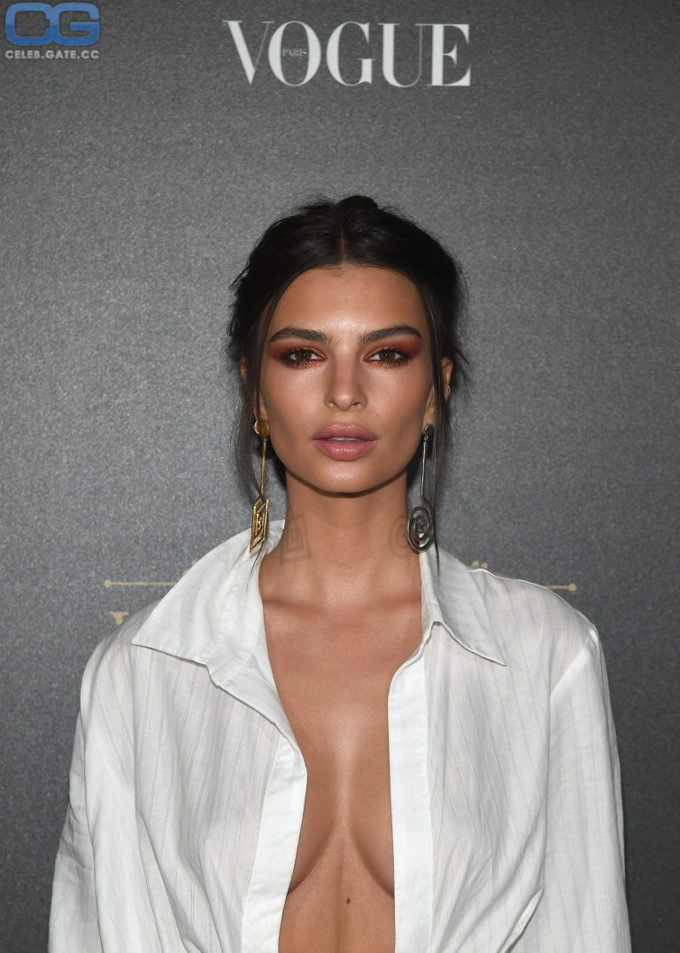 Emily Ratajkowski braless