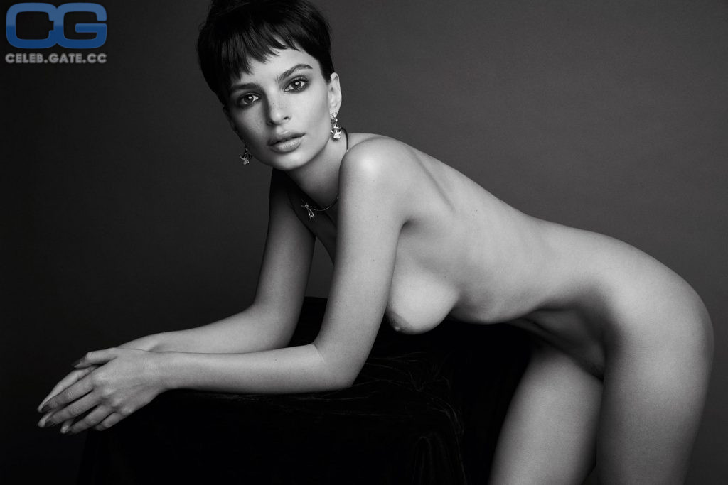 Emily Ratajkowski nude photos