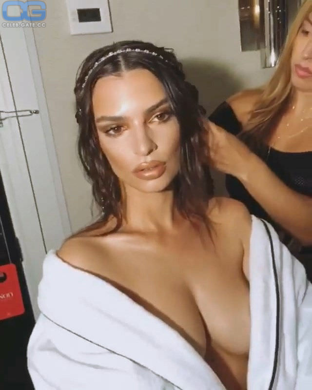 Emily Ratajkowski 