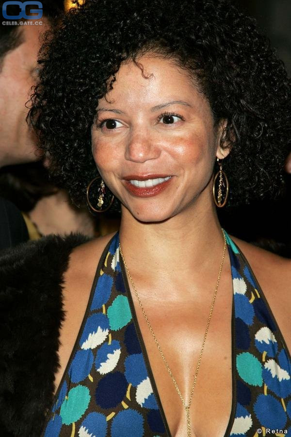 Gloria Reuben cleavage