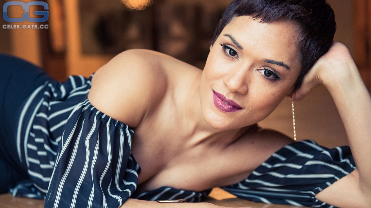 Grace Byers sexy