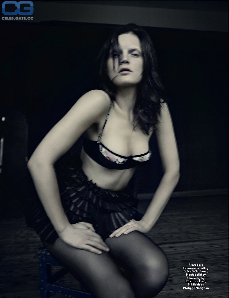 Guinevere Van Seenus sexy