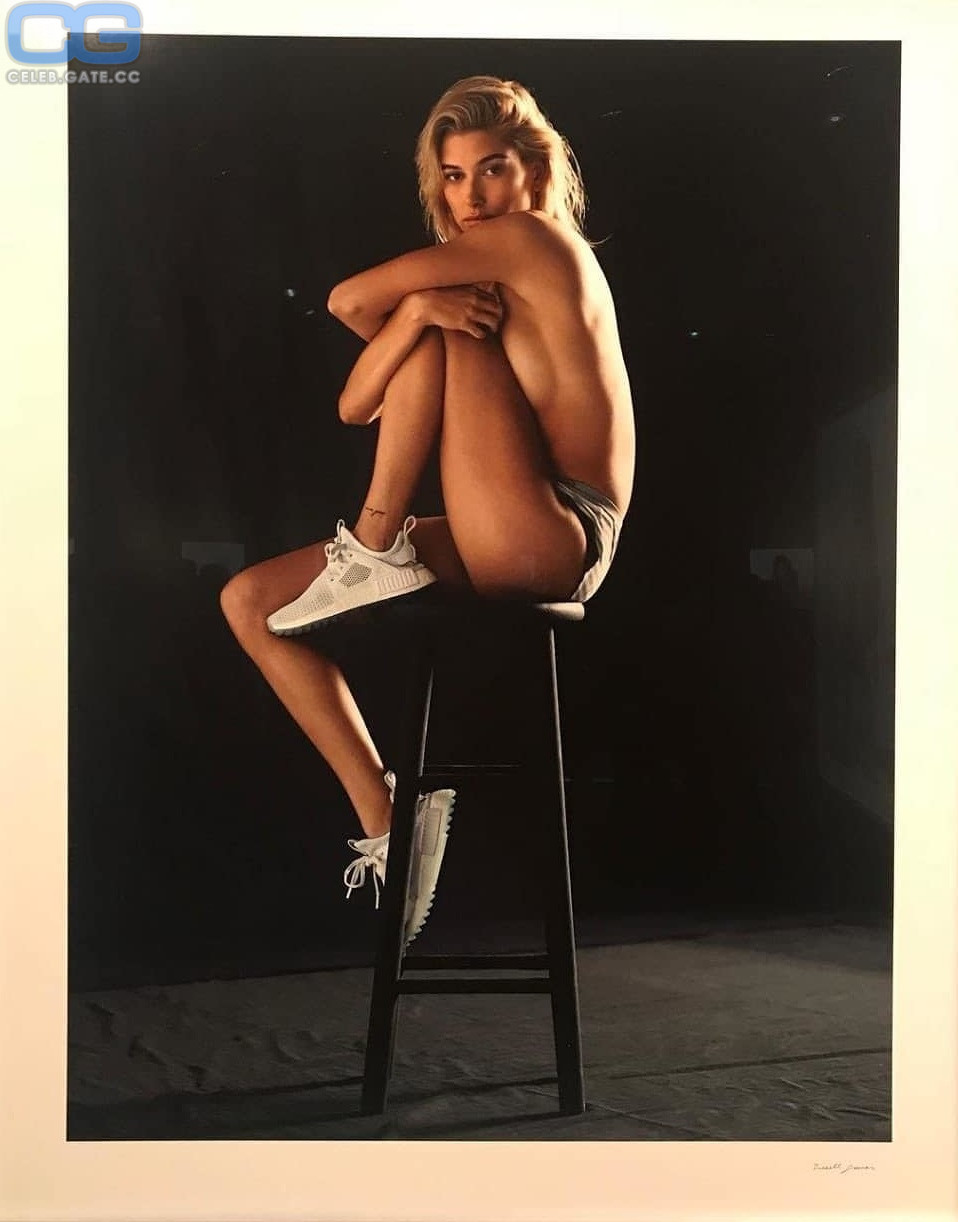 Hailey Bieber nude