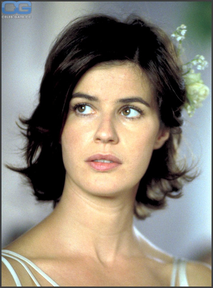 Irene Jacob sexy