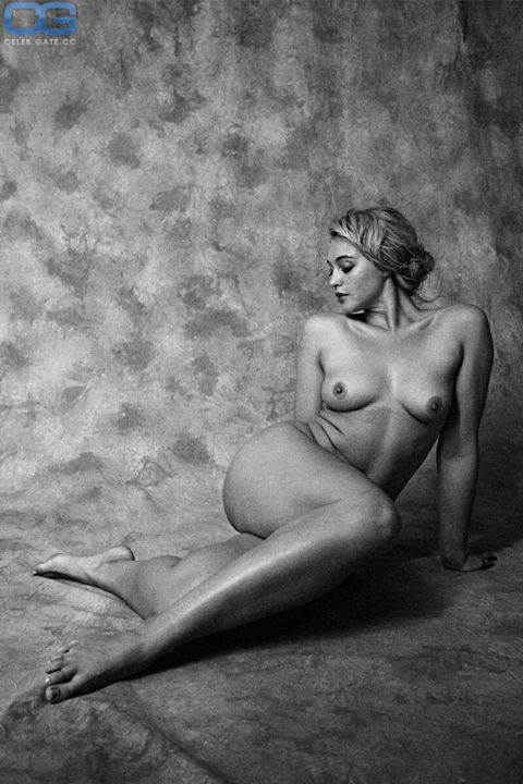 Iskra Lawrence nude