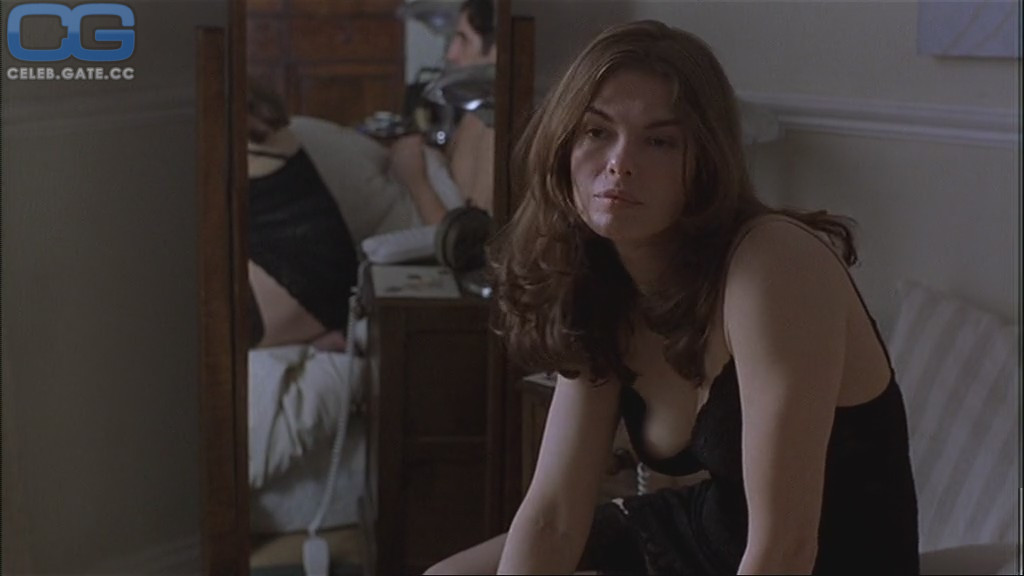 Jeanne Tripplehorn topless scene