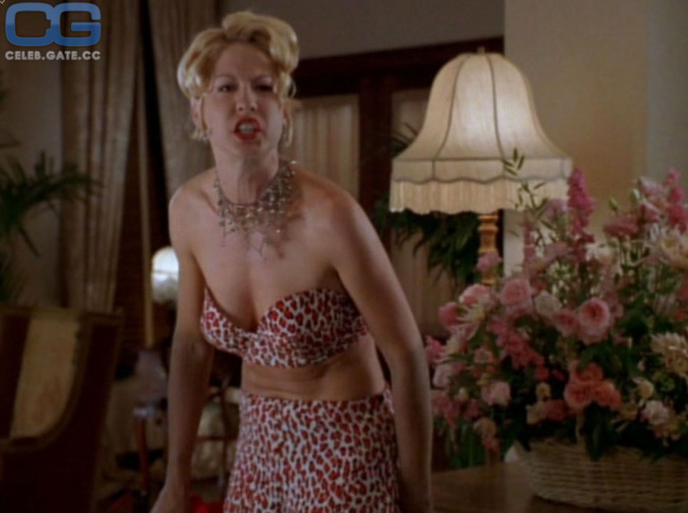 Jenna Elfman 