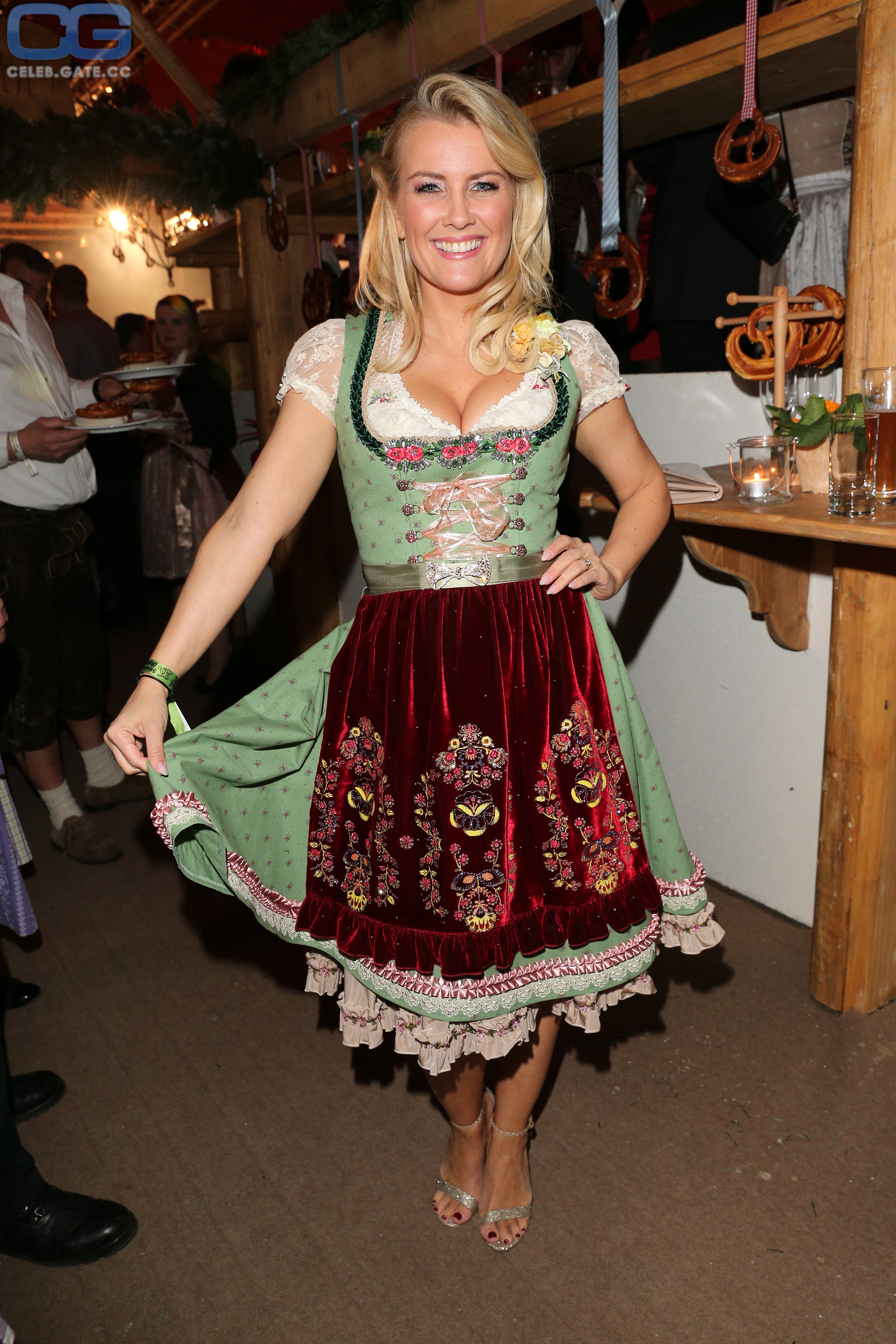 Jennifer Knaeble dirndl