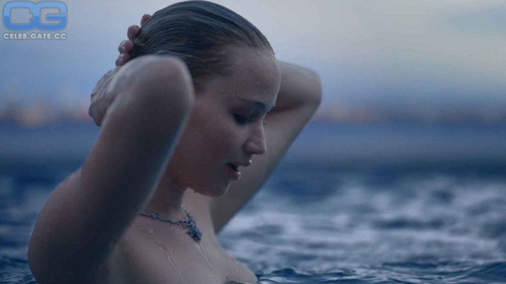 Jennifer Lawrence topless