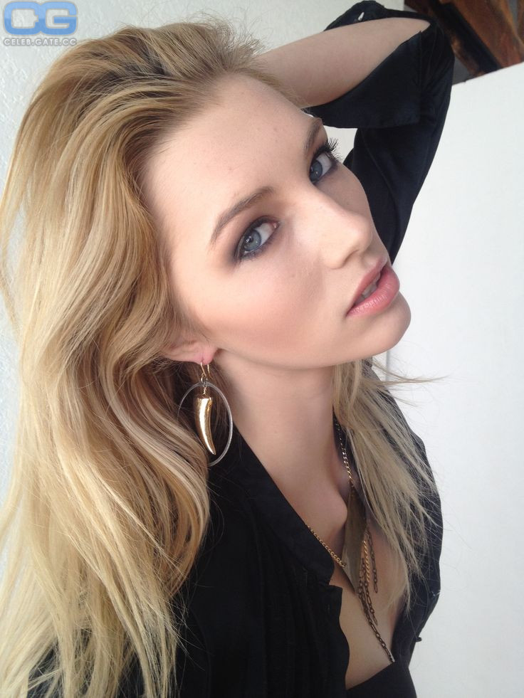 Jourdan Miller selfie