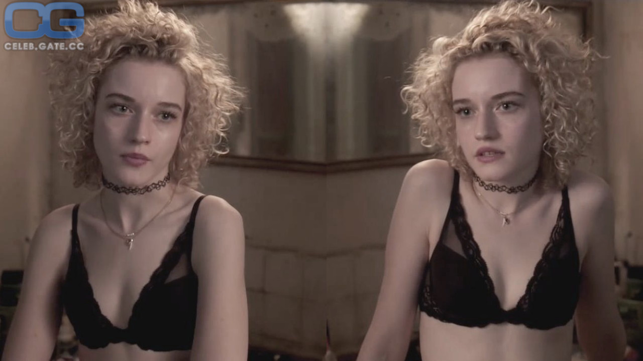 Julia Garner hot scene