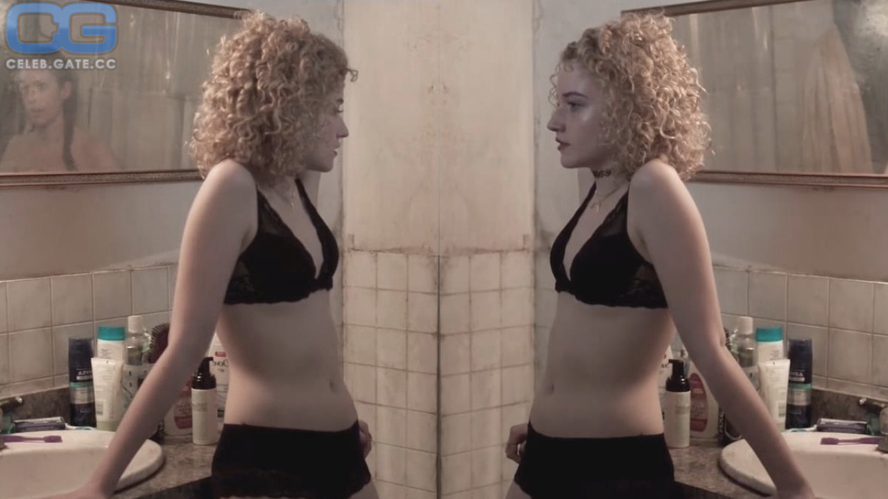 Julia Garner sexy