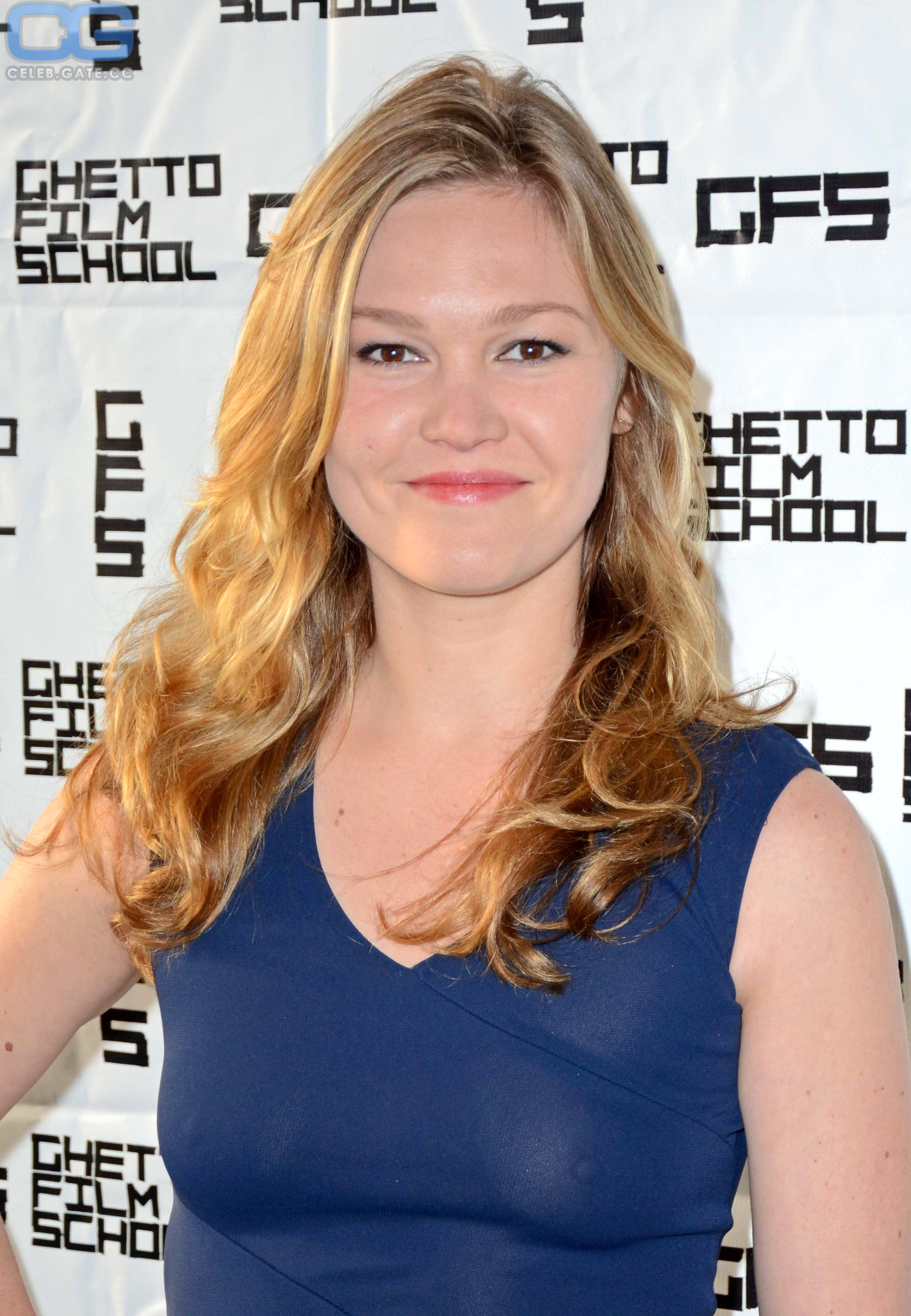 Julia Stiles oops