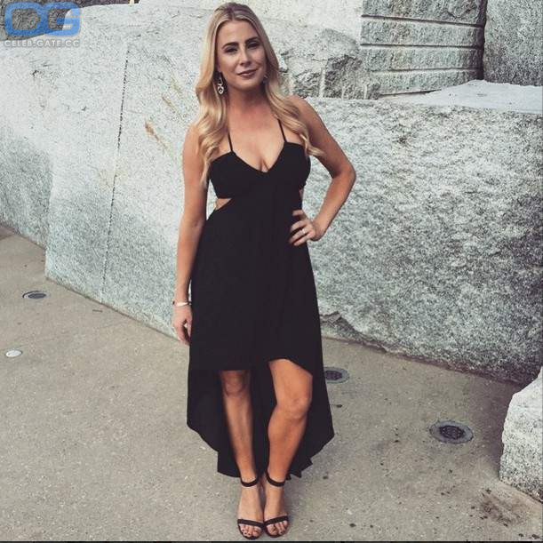 Kaitlyn Vincie cleavage