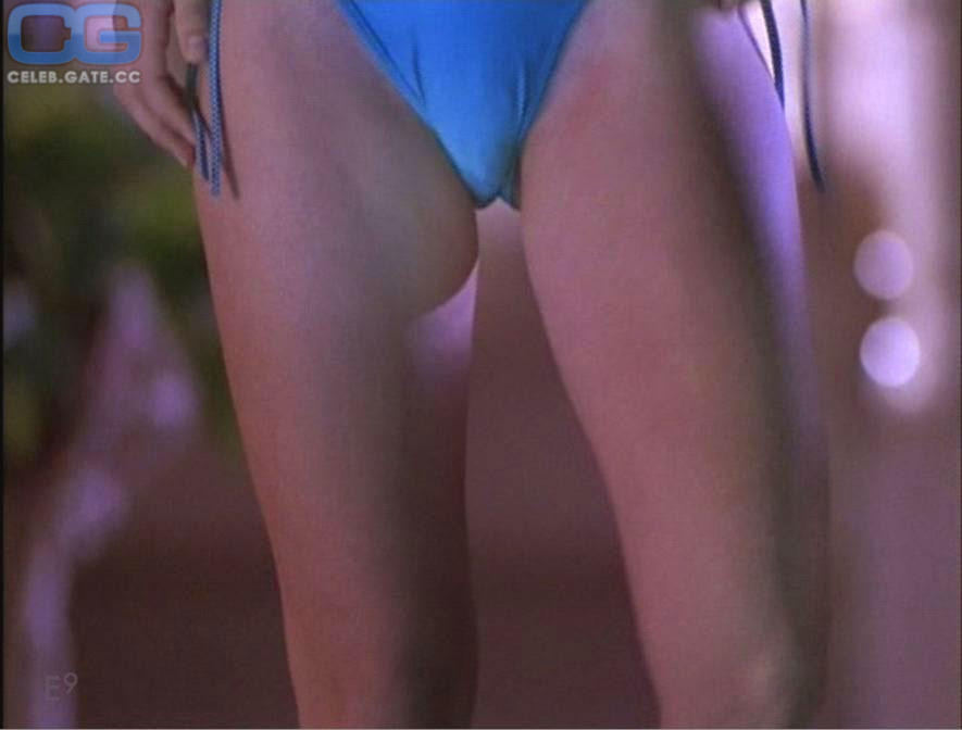 Kaley Cuoco cameltoe