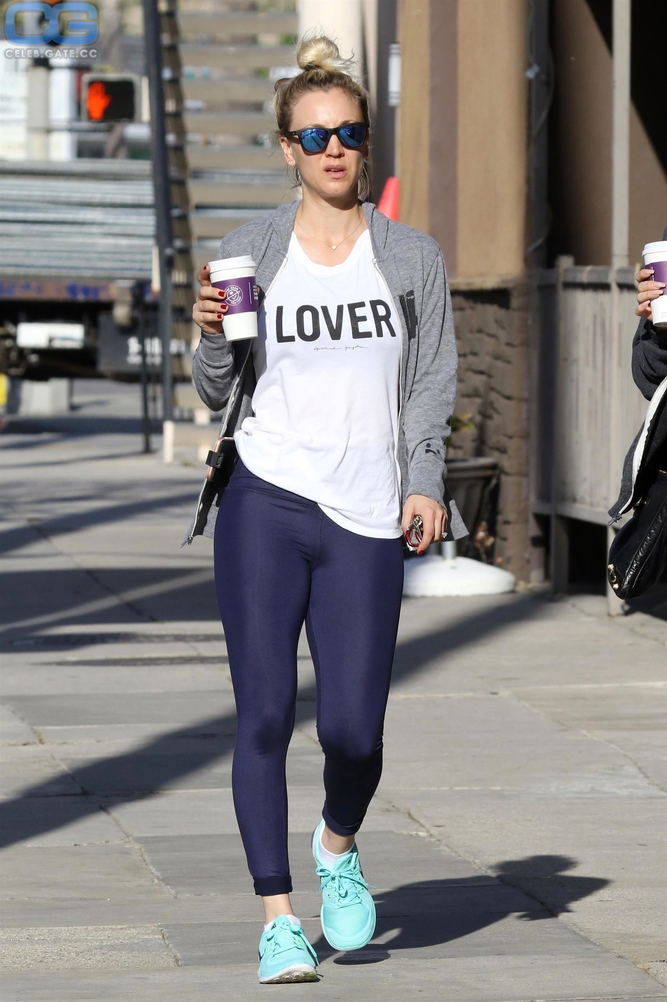 Kaley Cuoco leggings