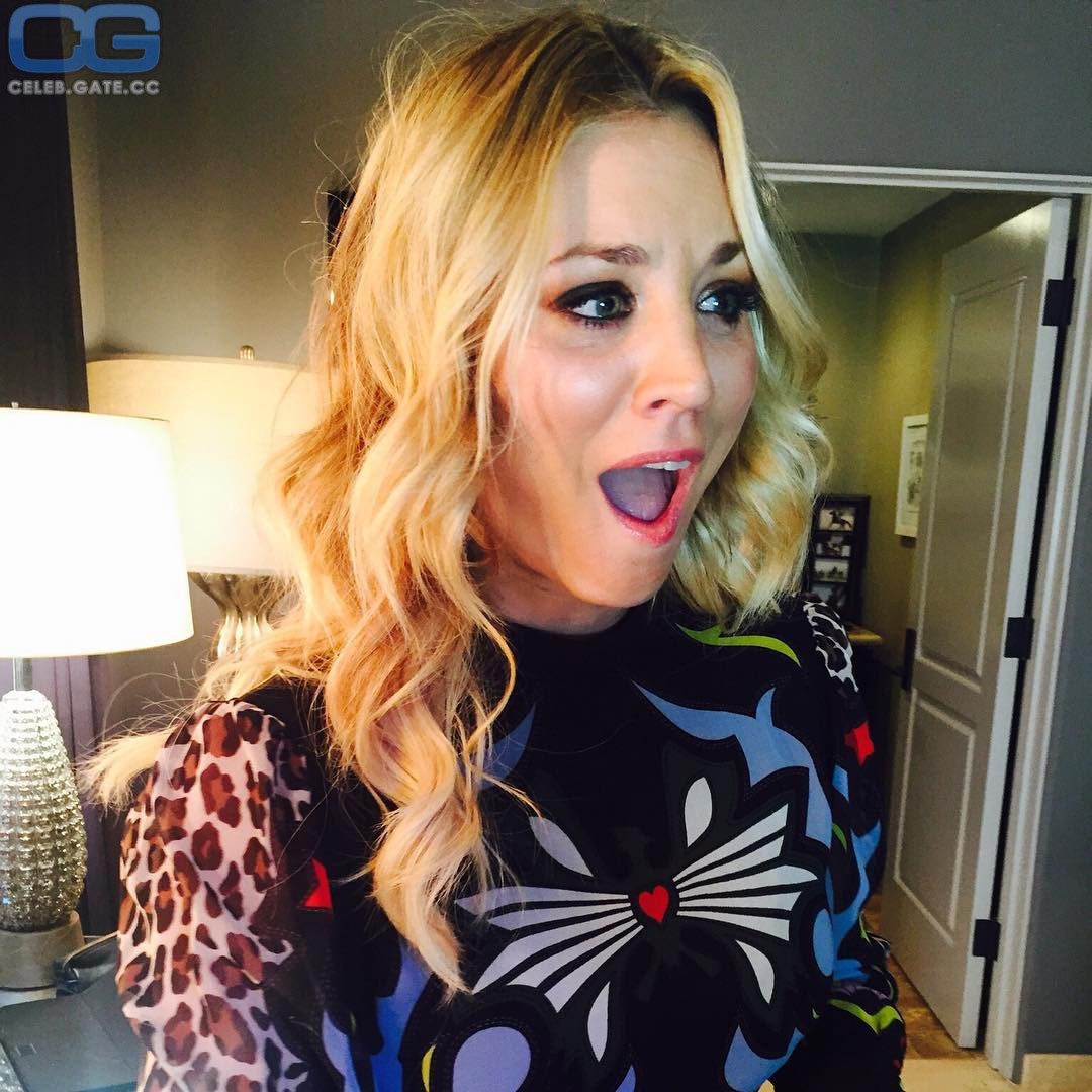 Kaley Cuoco selfie