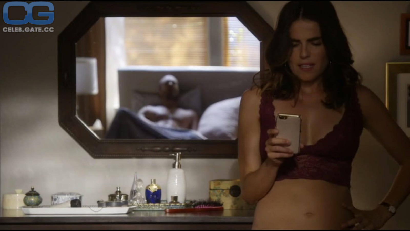 Karla Souza 