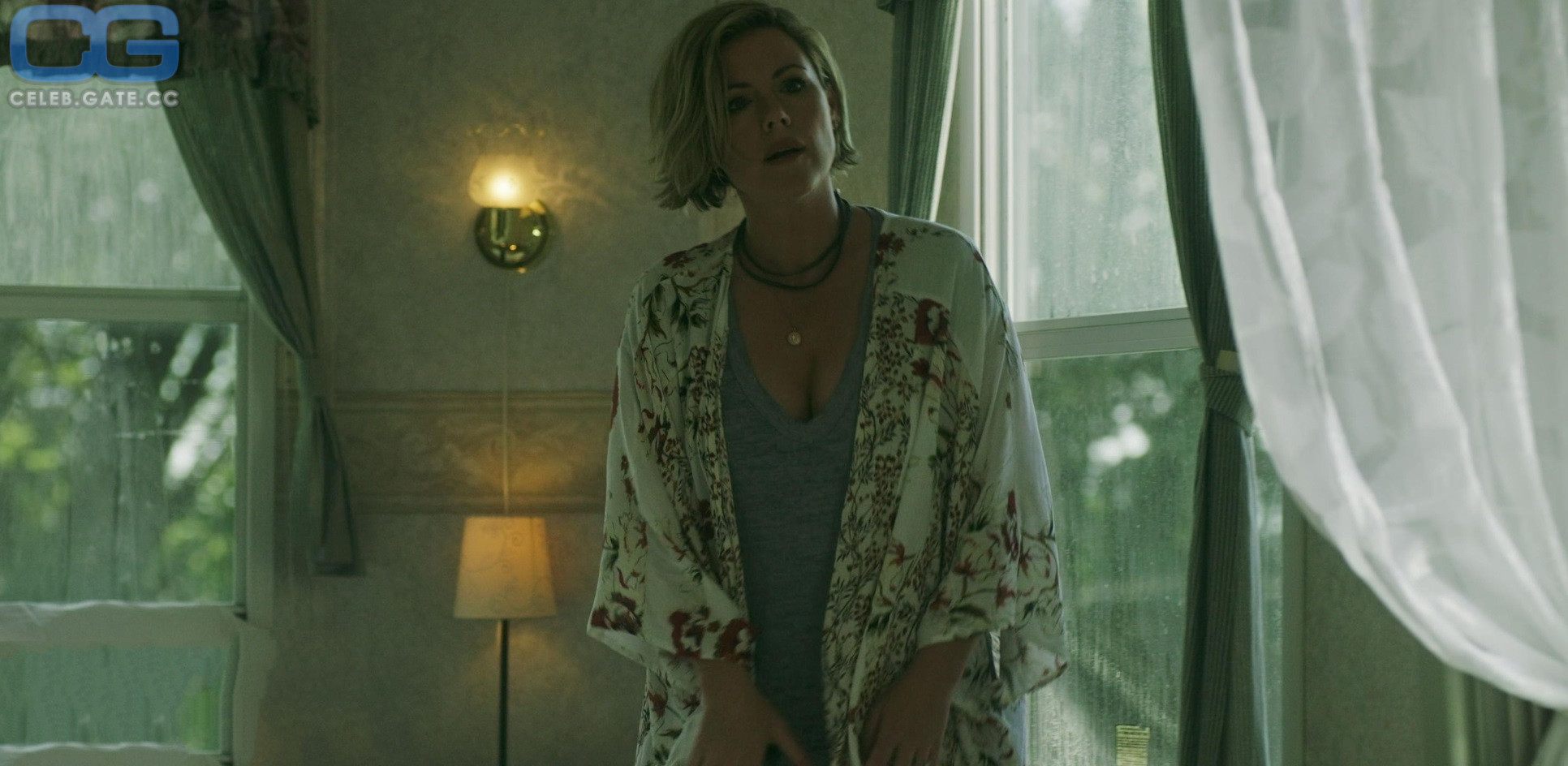 Kathleen Robertson 