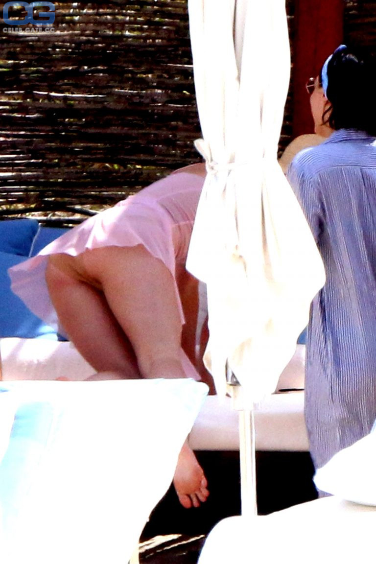 Katy Perry upskirt