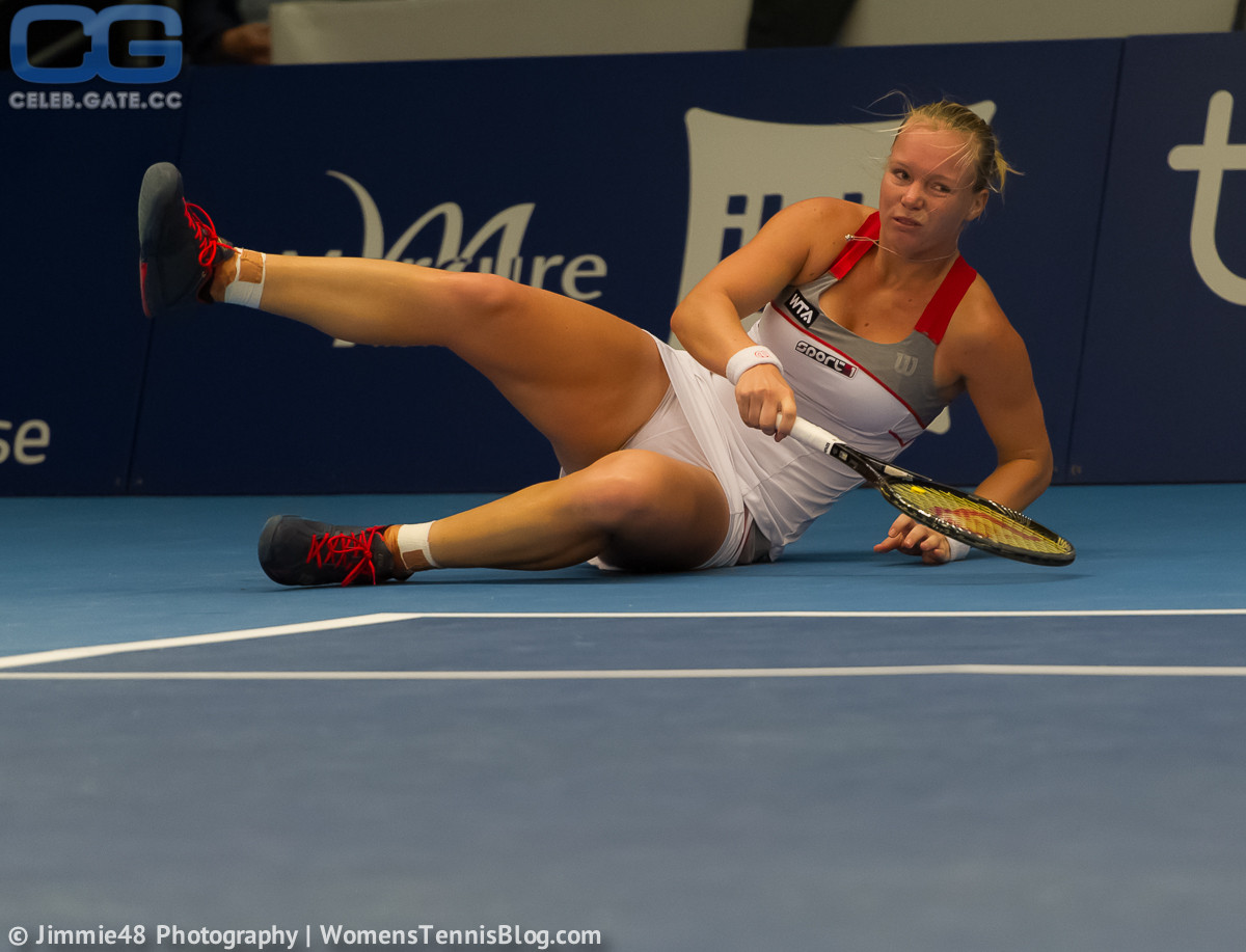 Kiki Bertens oops