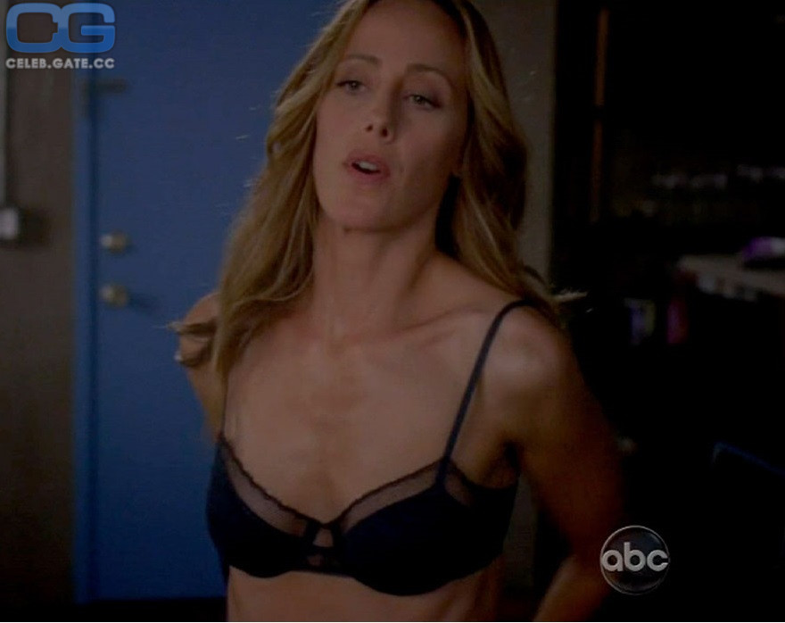 Kim Raver sexy scene