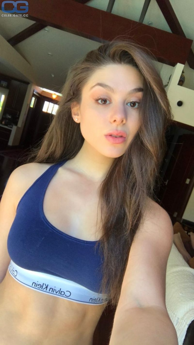 Kira Kosarin leaked