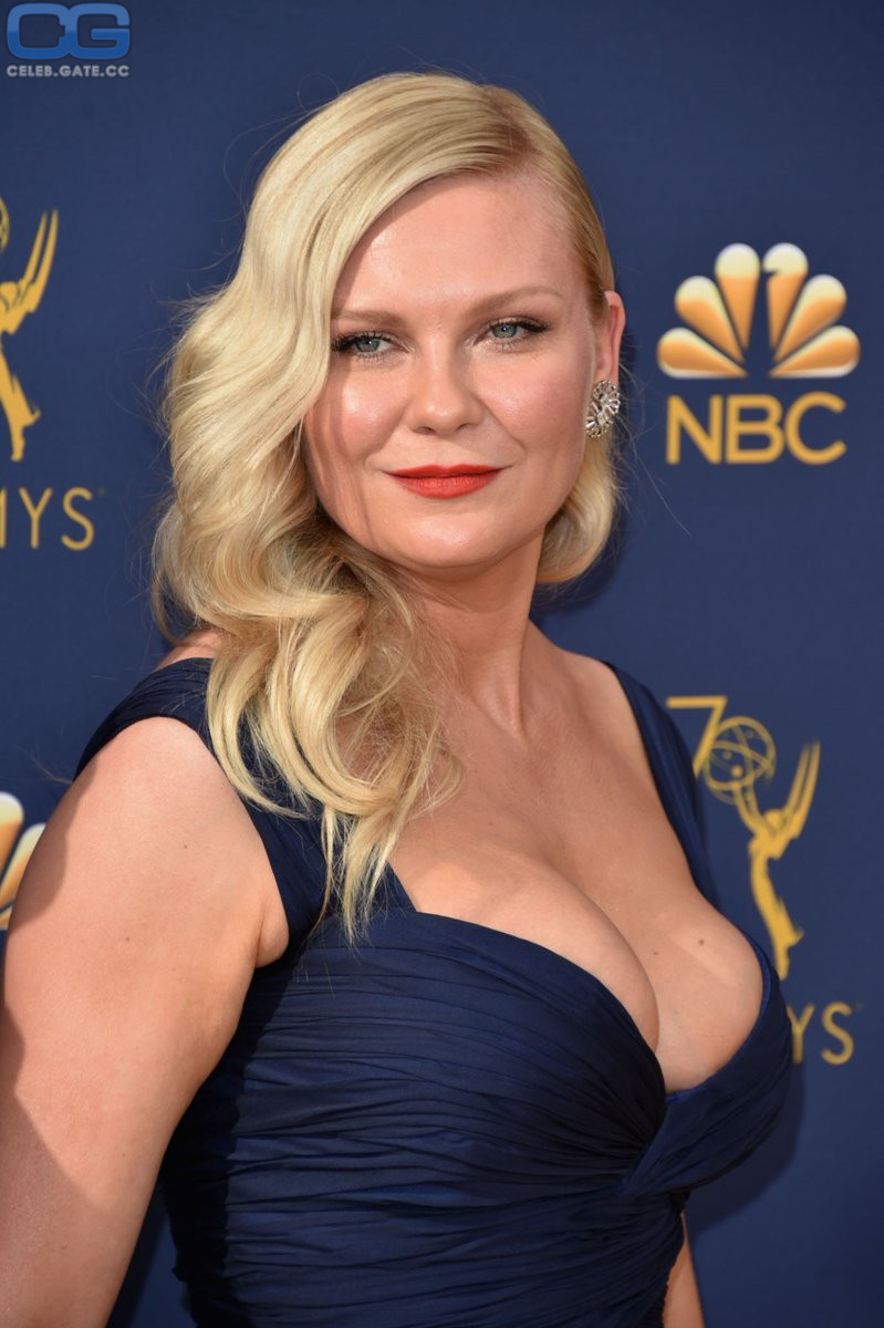 Kirsten Dunst dekollete