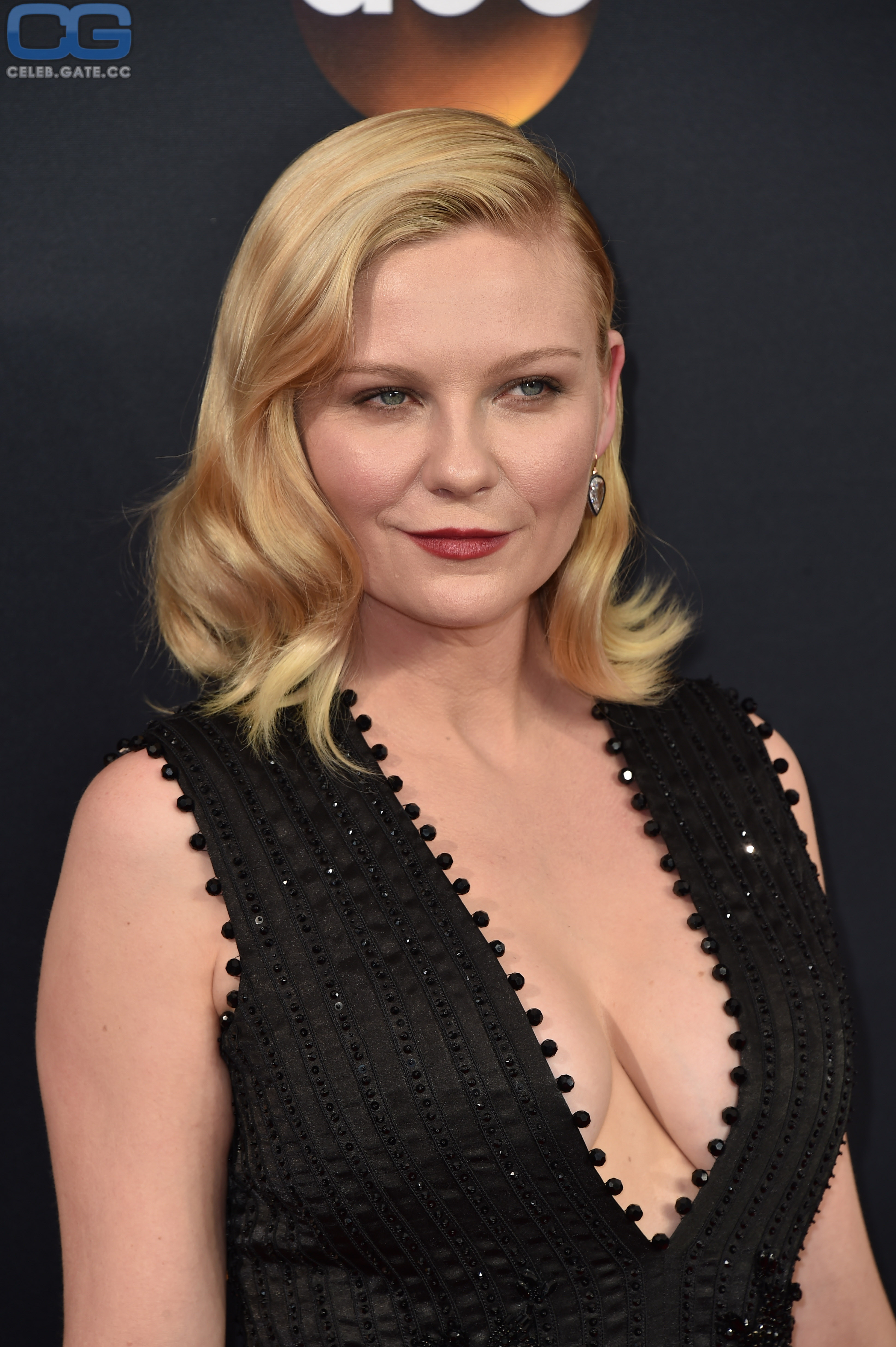 Kirsten Dunst ohne bh