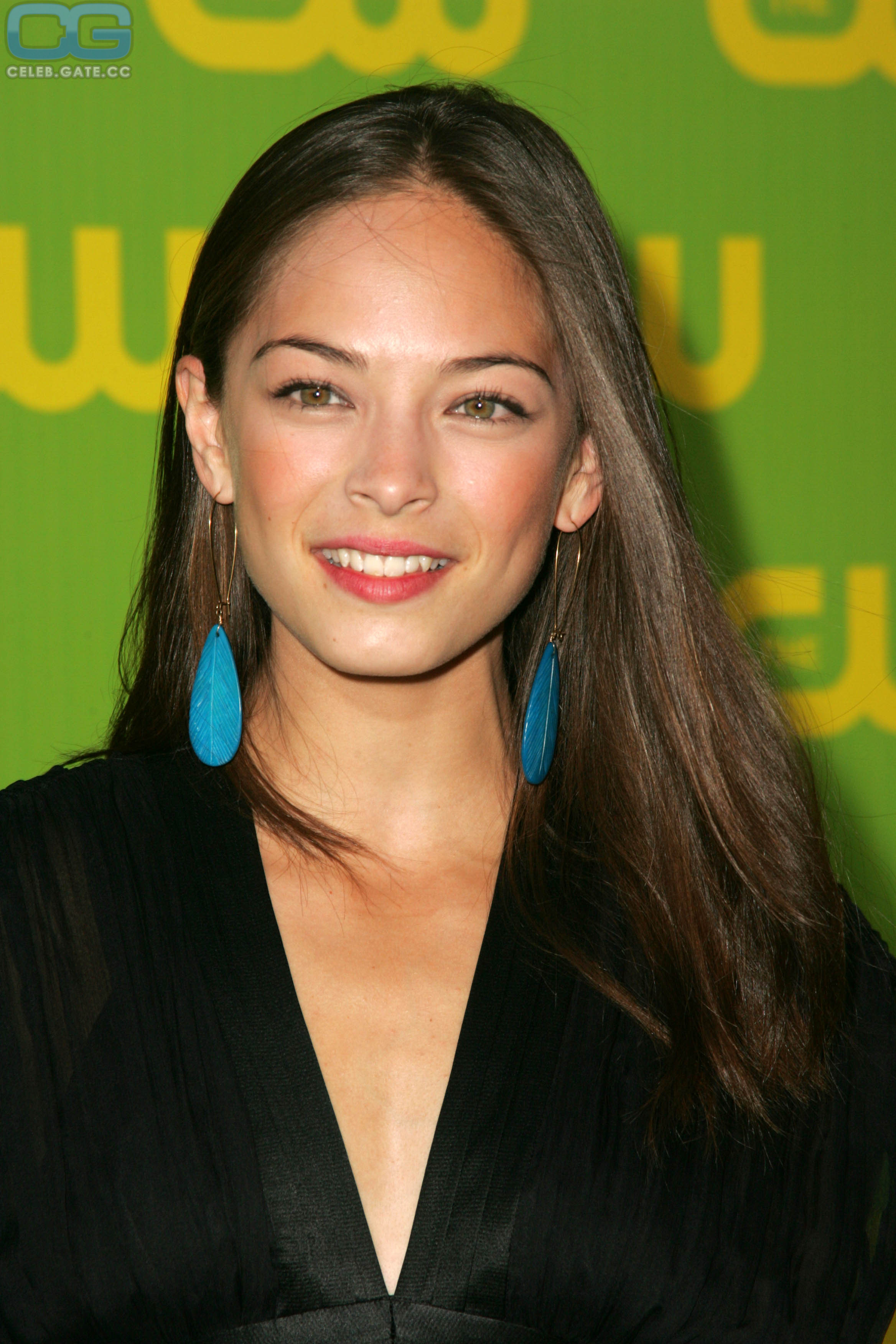 Kristin Kreuk cleavage