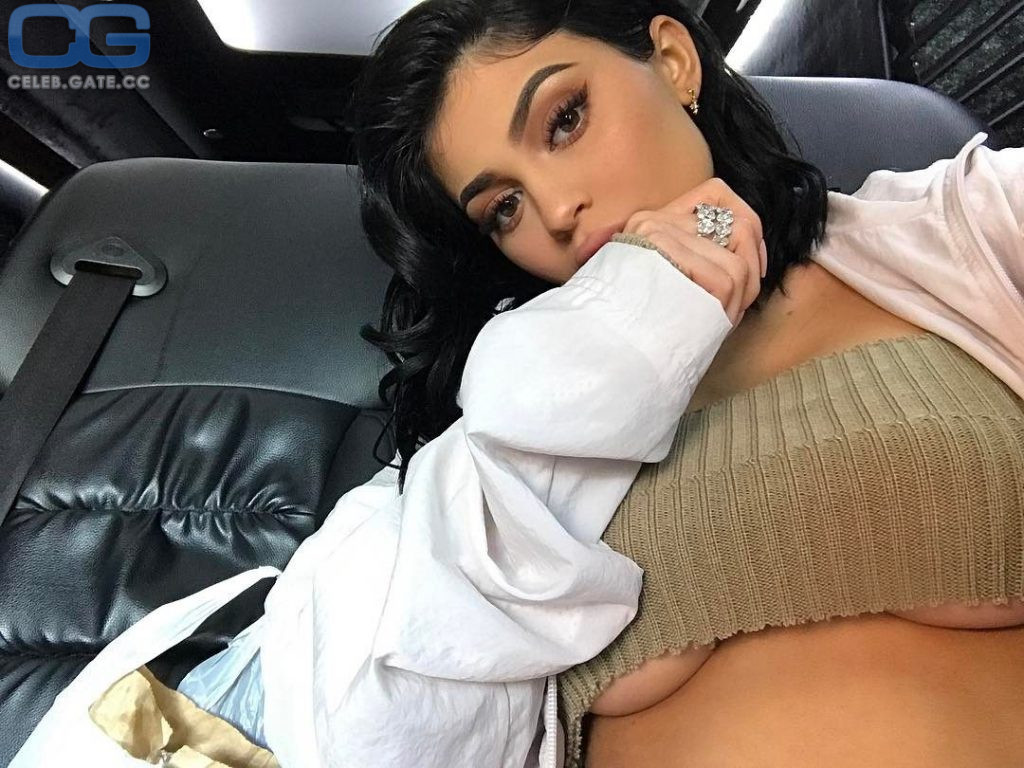 Kylie Jenner underboob