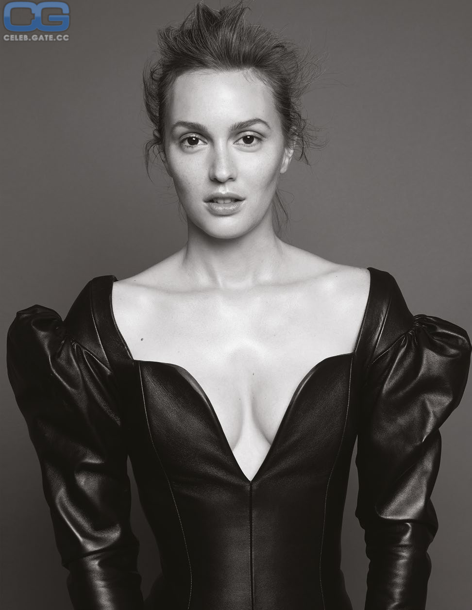 Leighton Meester braless