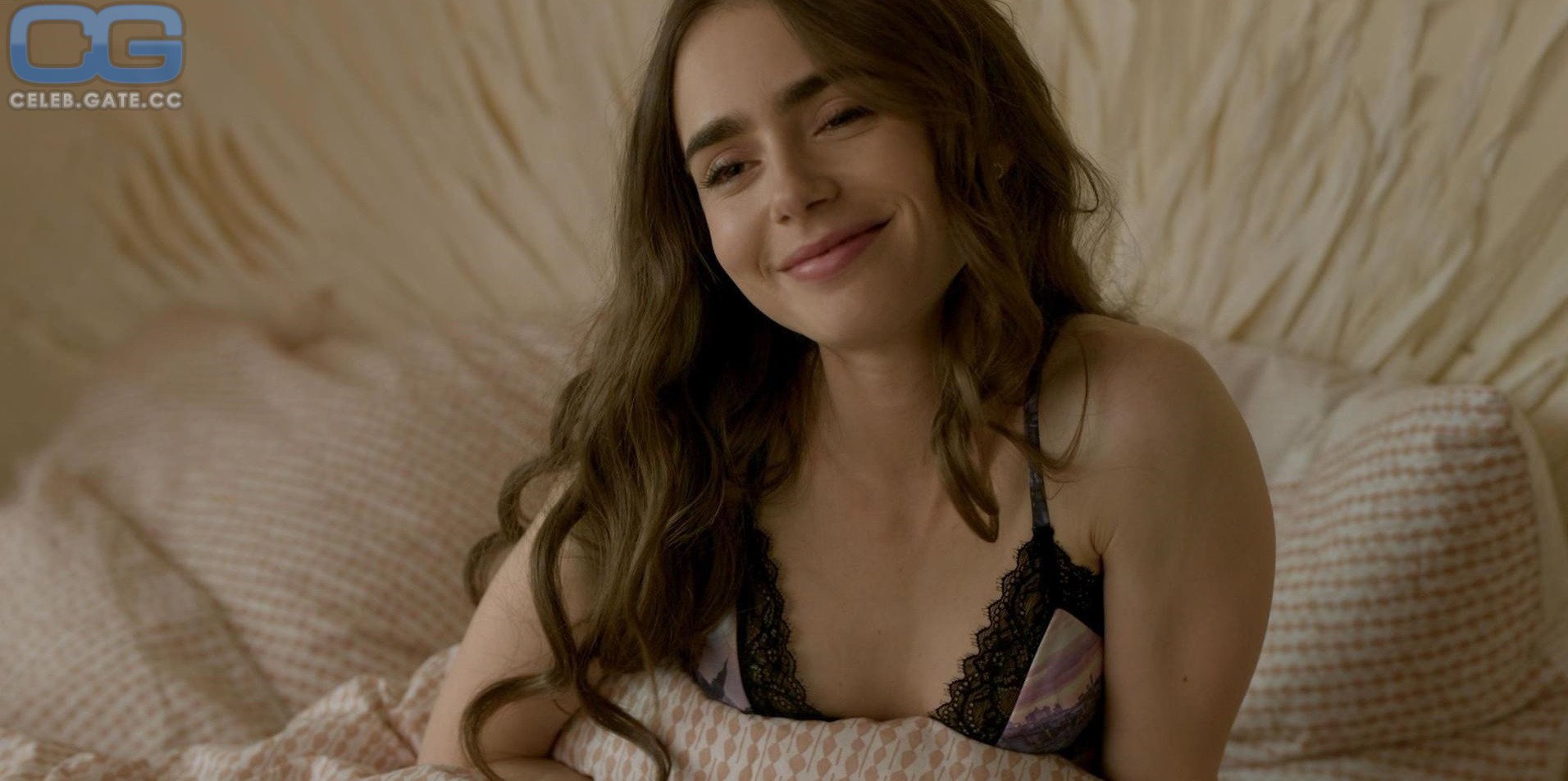 Lily Collins 