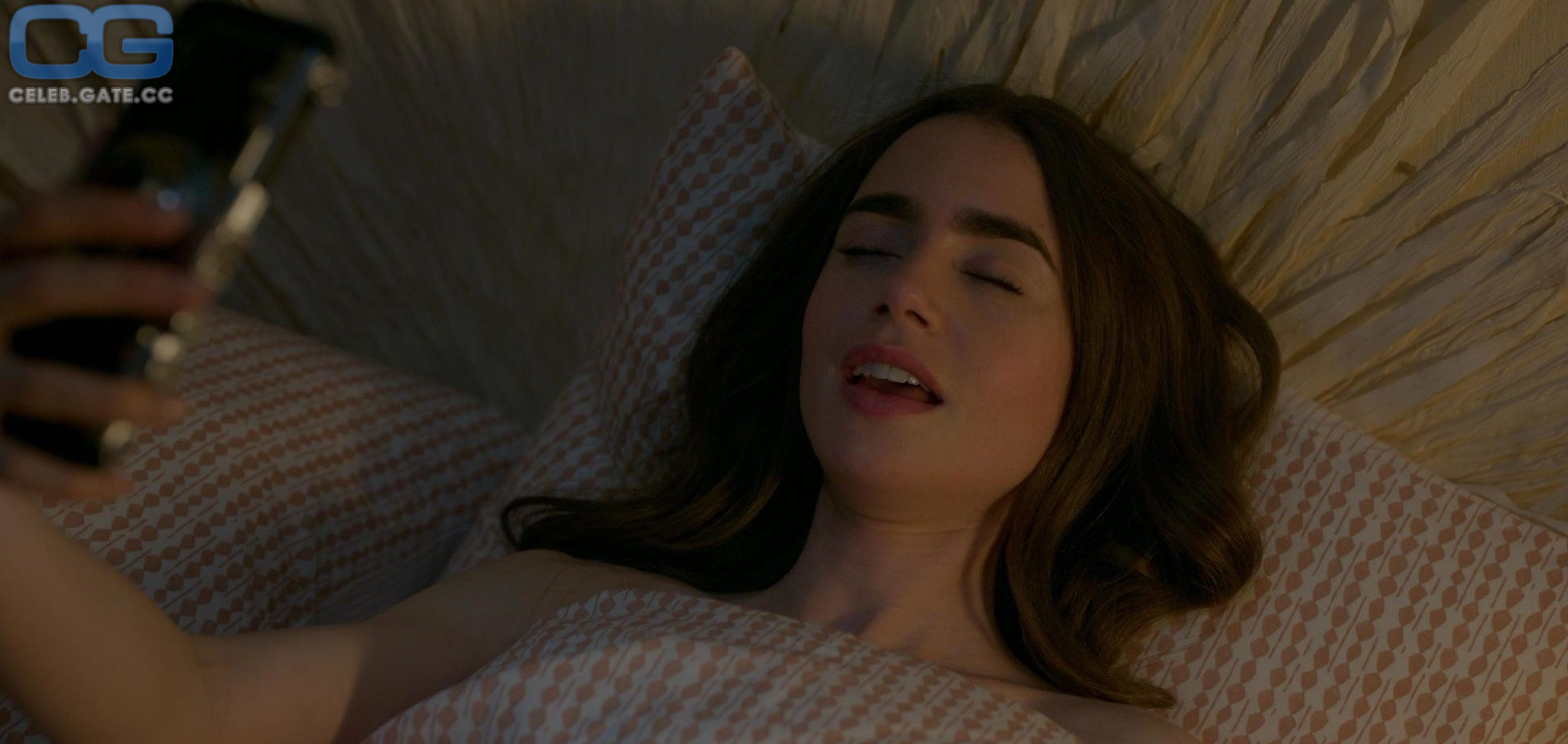 Lily Collins 