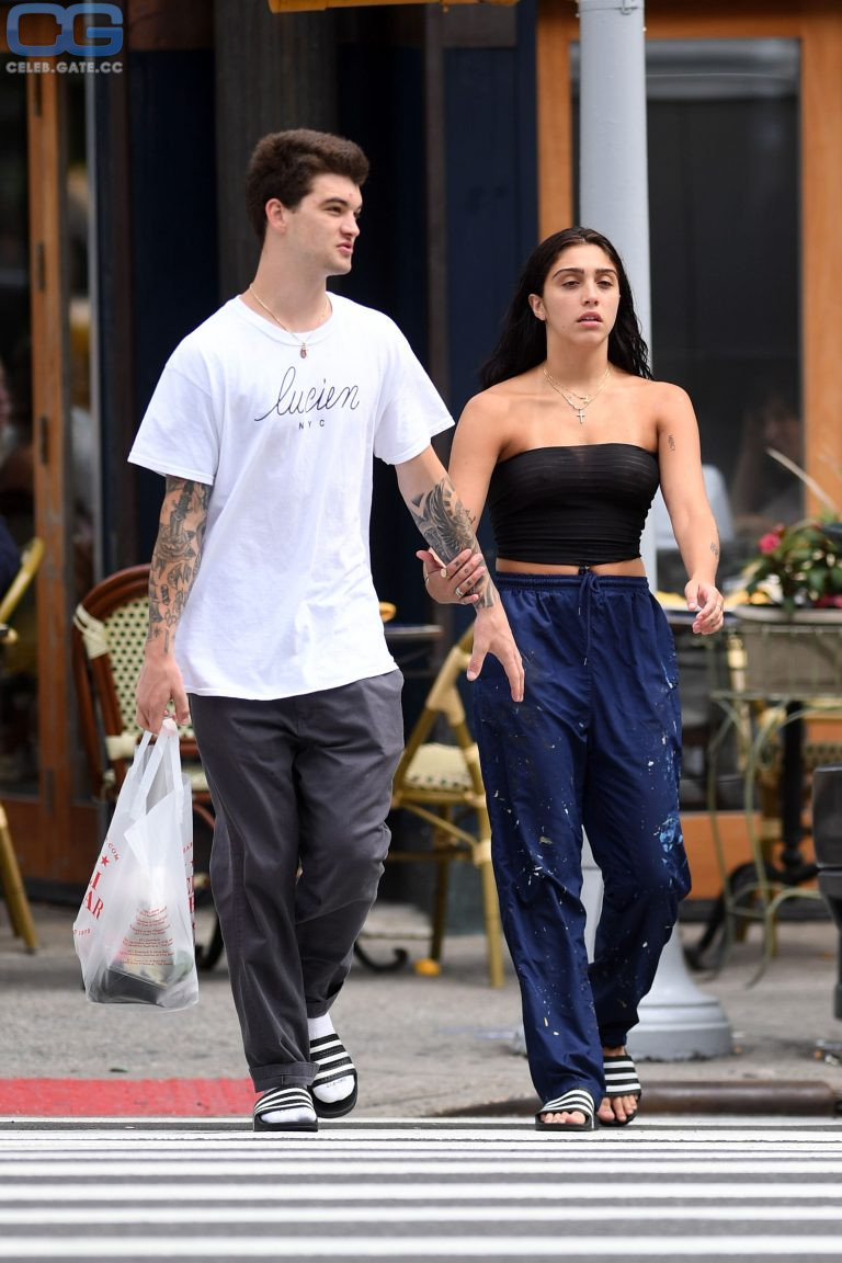 Lourdes Leon braless