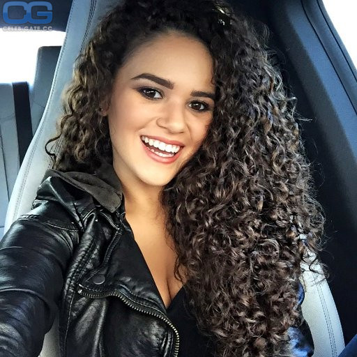 Madison Pettis selfie