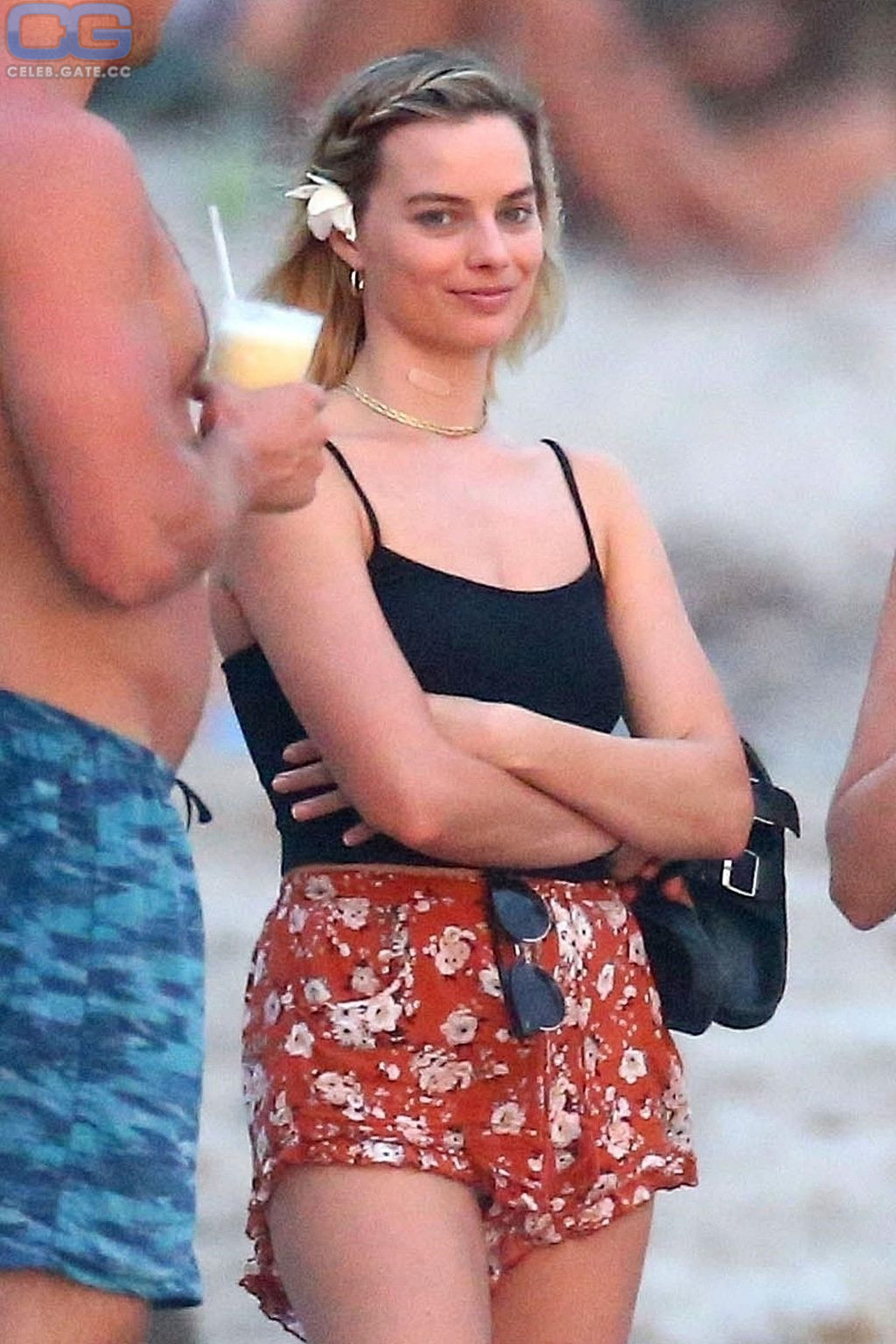 Margot Robbie beach