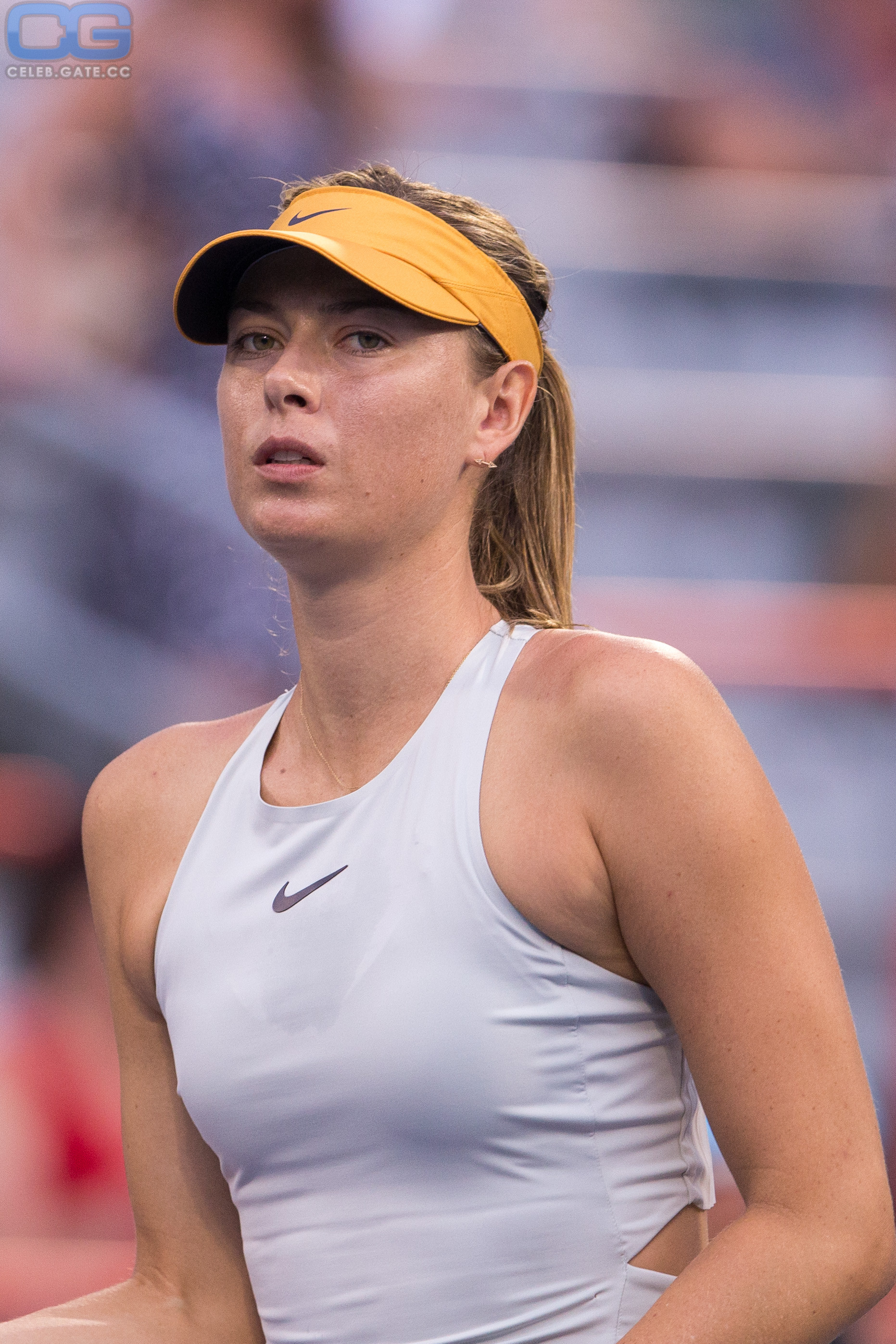 Maria Sharapova braless