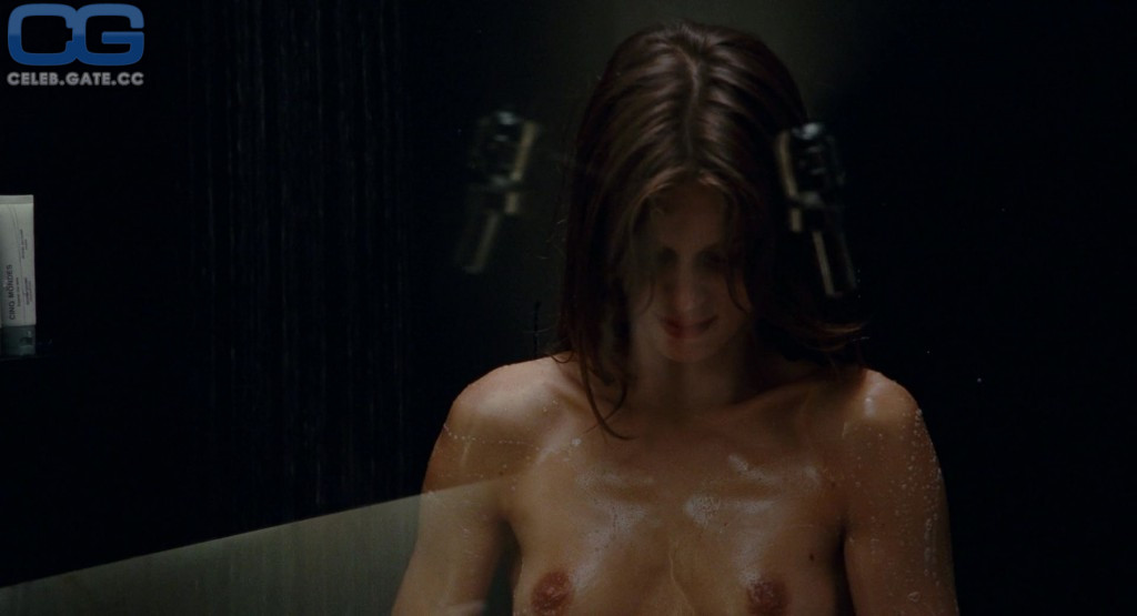 Marine Vacth aux seins nus