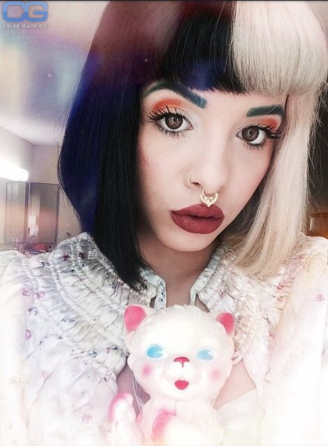 Melanie Martinez makeup