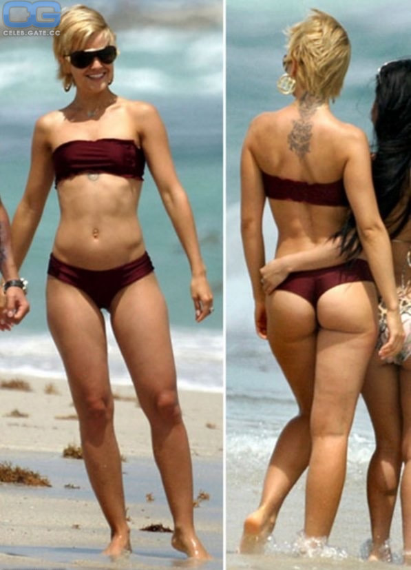 Mena Suvari bikini